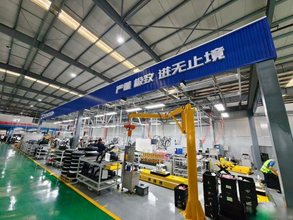 张雪机车生产线揭秘:自研发动机背后,站着一支隐形冠军国家队